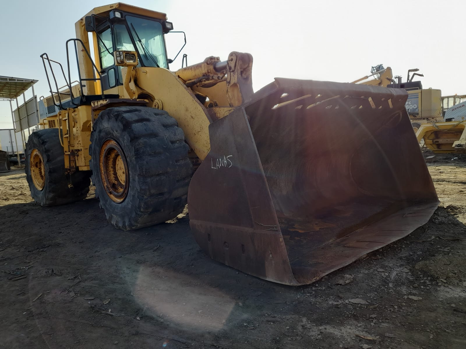  wa600-1 komatsu - Used Heavy Equipment Dubai UAE